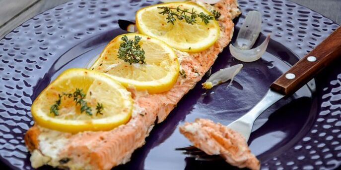 Red fish with lemon for weight loss