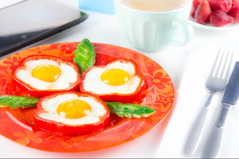 Bell Pepper Omelette-a hearty dish on the egg diet menu