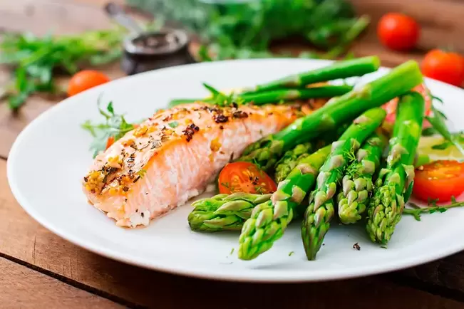 Salmon with asparagus, no carbohydrates