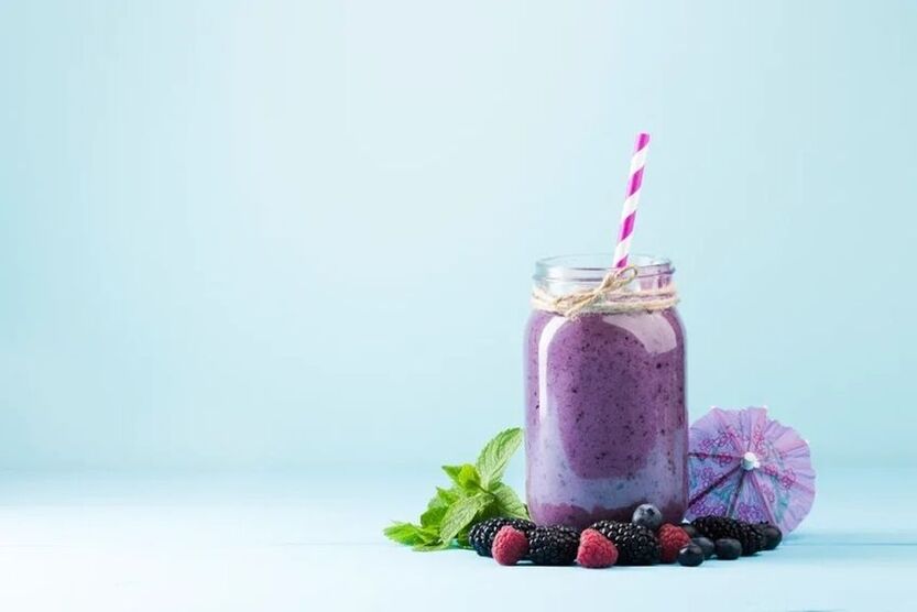 Fruit and berry smoothies in a low-carb diet